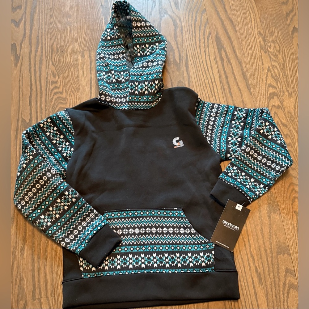 Akademiks Black and Teal Geometric Apparel